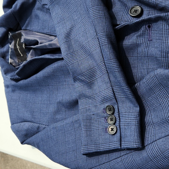 Blazer - Picture 3 of 5